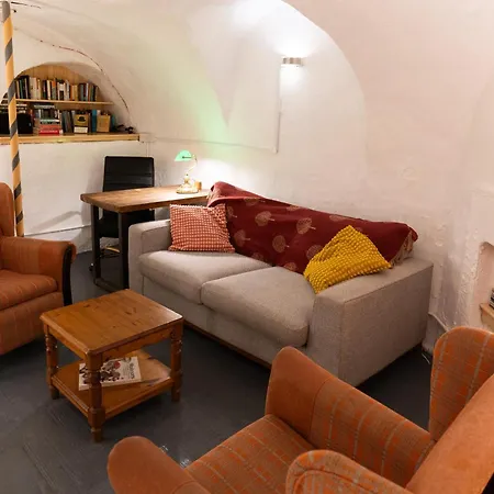 Bath Backpackers-3