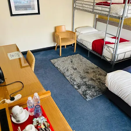 Acorn Lodge Hotel Gatwick & Parking-3
