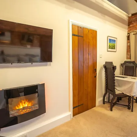Hood Lane Farm - The Parlour - Self Catering Ground Floor Apartment-2