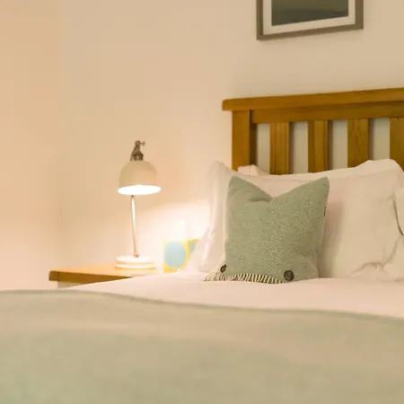 The Heronry Hideaway With Luxury Hot Tub-3