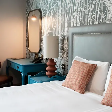 Bush Hotel Farnham-2