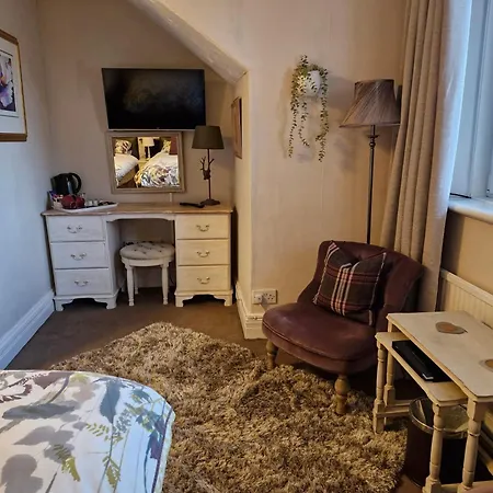 Warwick Lodge-2