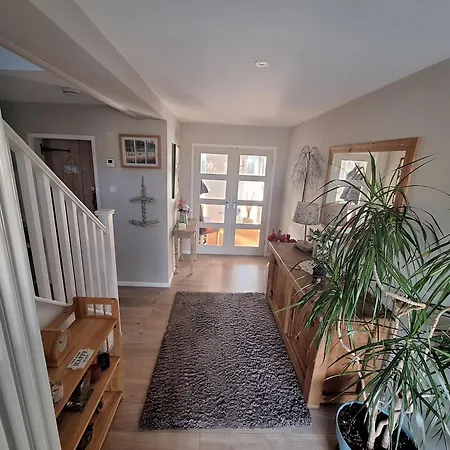 By The Sea, Home From Home Sleeps 6-3