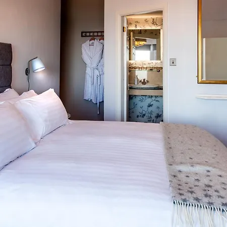 The Broadwater Guest House-2