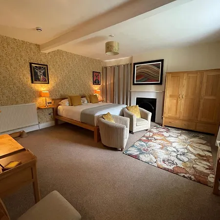 Rollestone Manor B&B And Restaurant-3