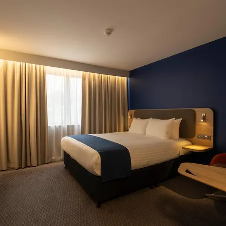 Holiday Inn Express Poole By Ihg-2