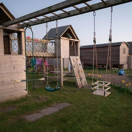 Barnacre Green Cottage - Eco-Cottage With Private Hot Tub & Pool Access-2