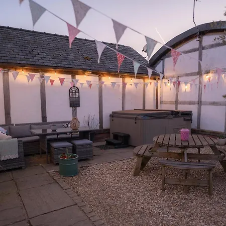 Barnacre Green Cottage - Eco-Cottage With Private Hot Tub & Pool Access-3