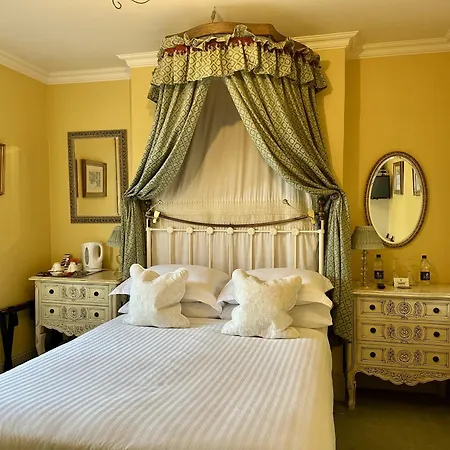 Albert & Victoria Guest House-2