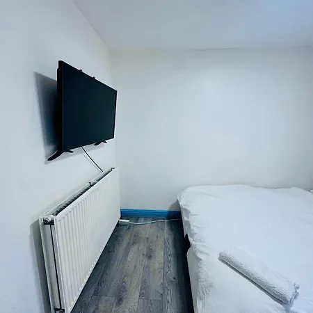 Unique Private Rooms - Bolton Central, Free Parking-3