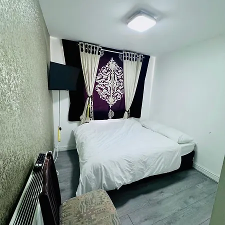 Unique Private Rooms - Bolton Central, Free Parking-2