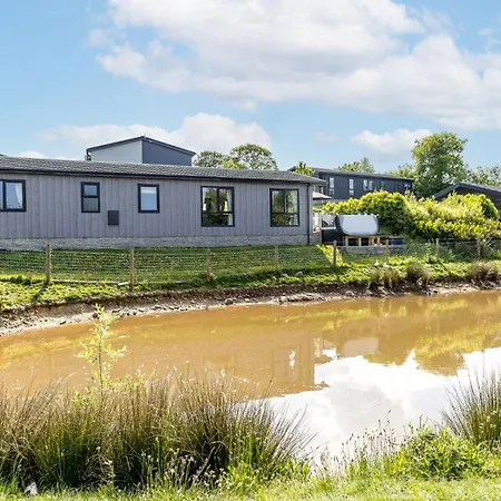 Lilac Lodge, 22 Roadford Lake Lodges-2