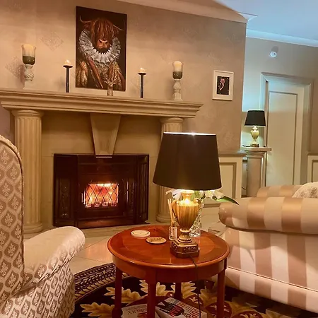 Finn Village Loch Lomond Villa - The Black Room With Private Jacuzzi-Style Bath-3