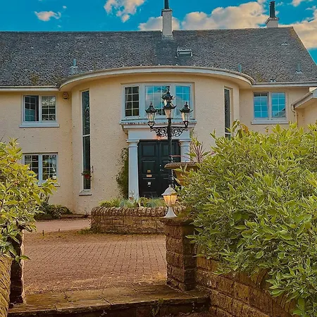 Finn Village Loch Lomond Villa - The Black Room With Private Jacuzzi-Style Bath-2
