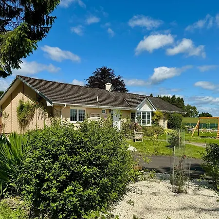 Finn Village "Mountain View Cottage" Private Garden, 9-Seater Hot Tub, Firepit & Pizza Stove-3