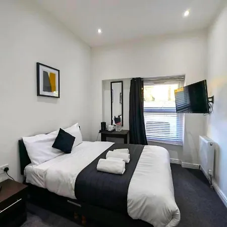 Oyo Firs Lodge London Heathrow-2