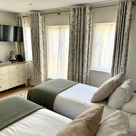 Thatched Cottage Hotel-3