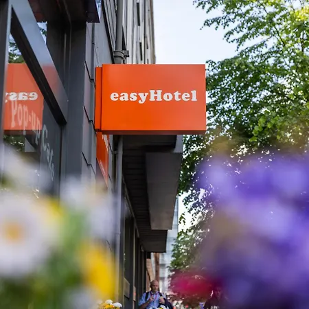 Easyhotel Belfast-3