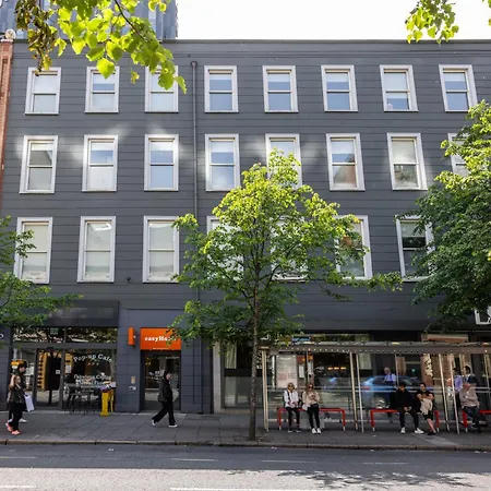 Easyhotel Belfast-2