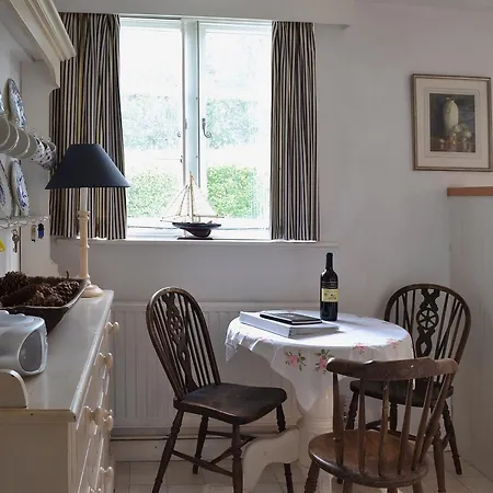 Apple Tree Cottage-2
