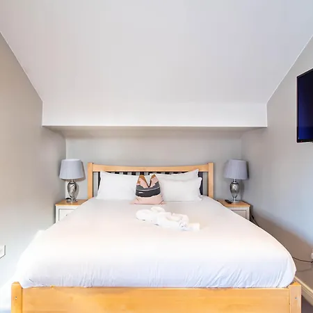 Kelham Apartments: Serviced Accommodation with Free Parking-2