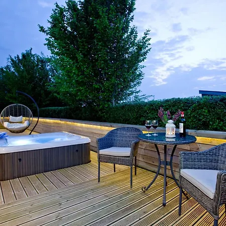 Orchard Lodge, Strawberryfield Park-2