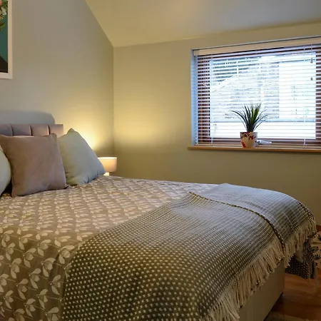 Howe Cottage-3