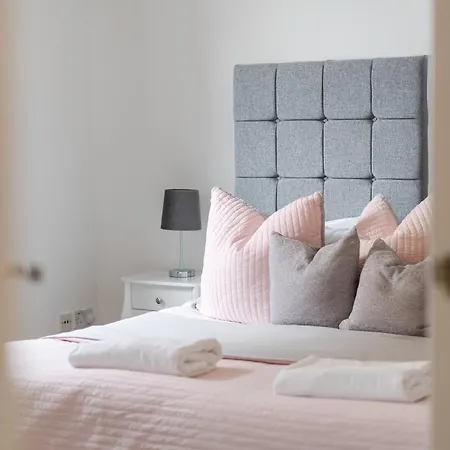 Casa Fresa - City Quay Apartment-2