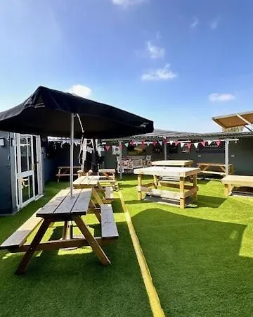 Shanahans B&B With Sports Bar-3