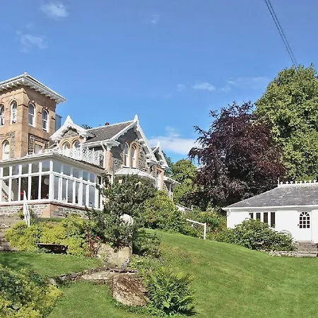 Holly Lodge-2