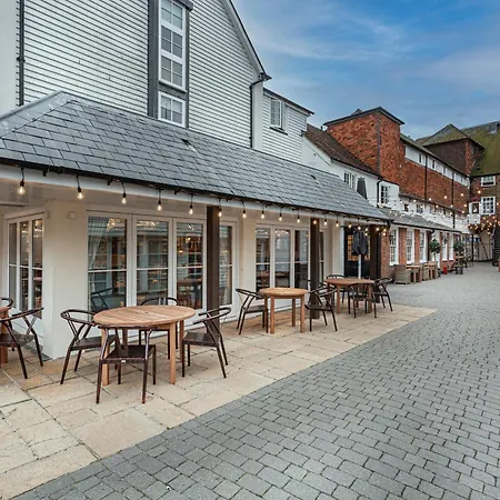 The White Horse Hotel, Romsey, Hampshire - The Coaching Inn Group-3