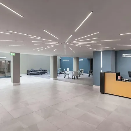 Hilton London Gatwick Airport-3