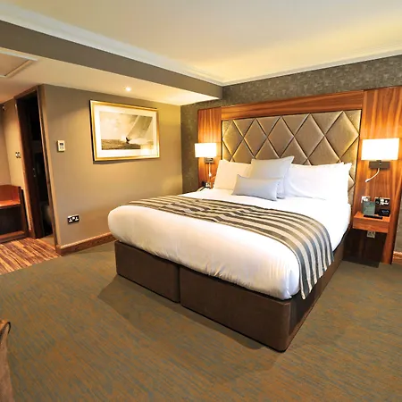 Frensham Pond Country House Hotel & Spa-3