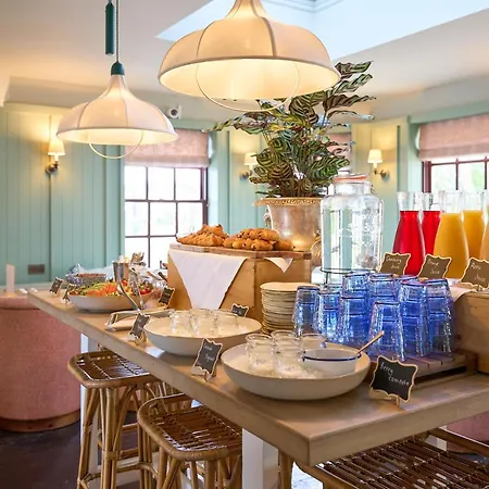 The Mitre, Hampton Court-3