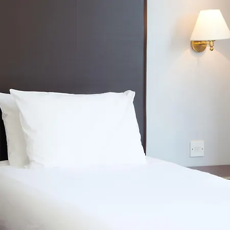Bear Hotel By Greene King Inns-3