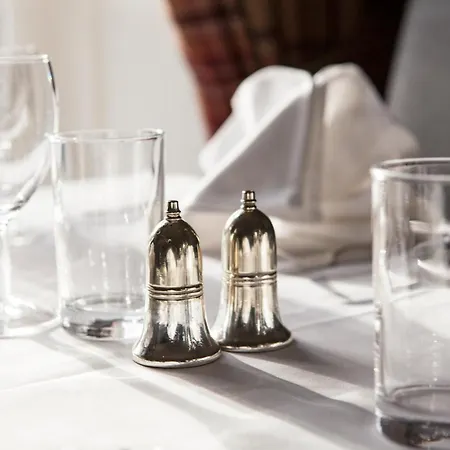Burnett Arms Hotel-3