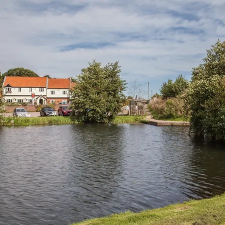 Wayford Bridge Inn Hotel-3