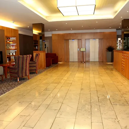 Maldron Hotel Derry-3