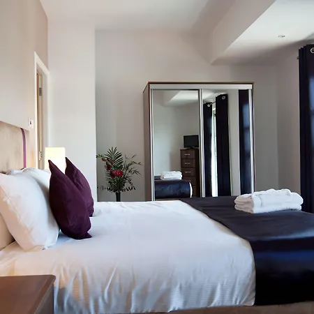 The Spires Serviced Apartments Glasgow-2