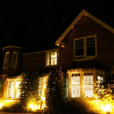 The Lawn Guest House Gatwick-2