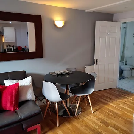 The Bath House Boutique B&B - In-Room Breakfast - Free Parking-3