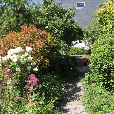 Steps Farmhouse B&B-3