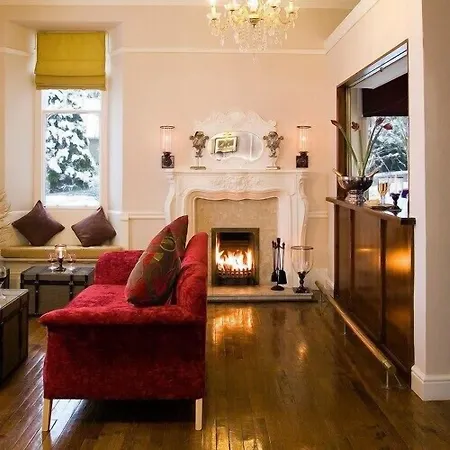 Windermere Boutique Hotel Spa Suites & Hot Tubs-3