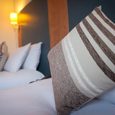 Celtic International Hotel Cardiff Airport-3