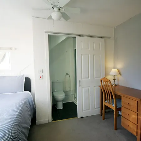 Dean Park Guest House-3