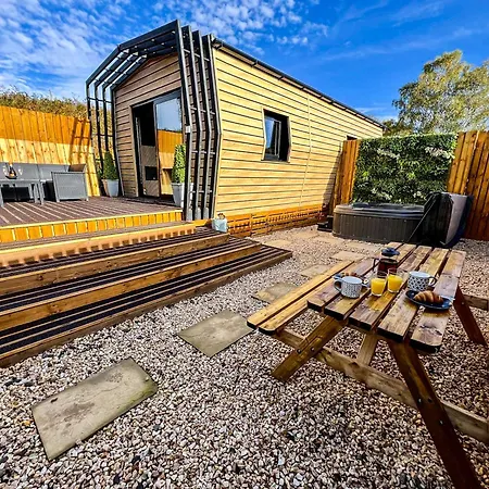 Newmore Highland Pods With Hot Tubs On Nc500-2