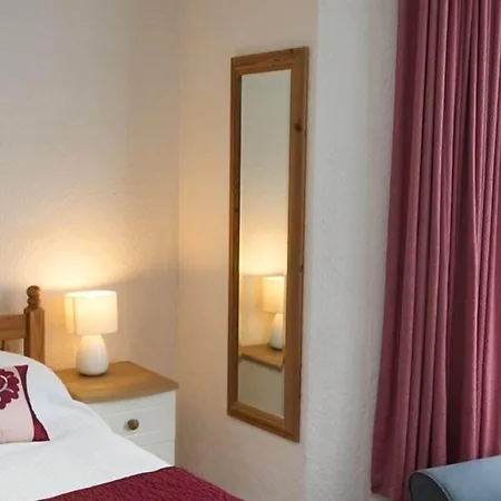 Lindholme Guest House-3