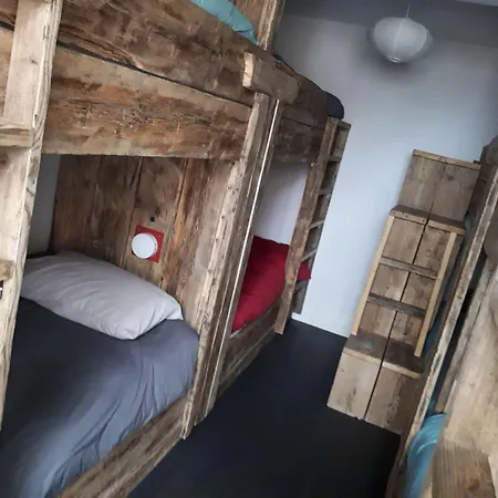 Ty Glyndwr Bunkhouse, Bar And Cafe-2
