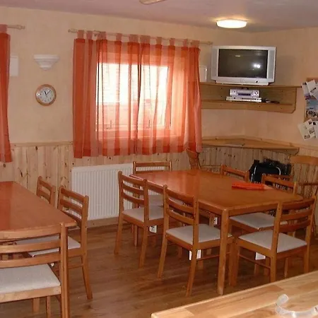 Sandras Backpackers-2