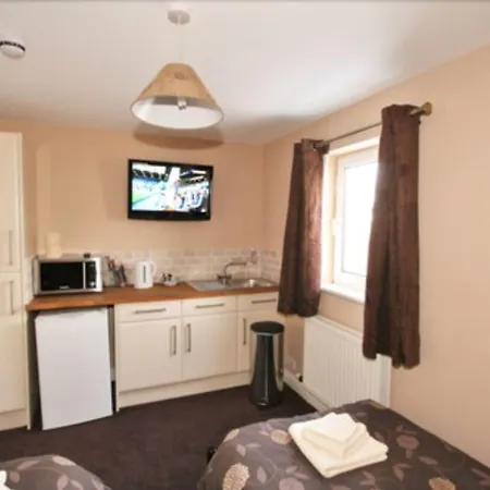 Central Studios Gloucester Road By Roomsbooked - Free Parking-3